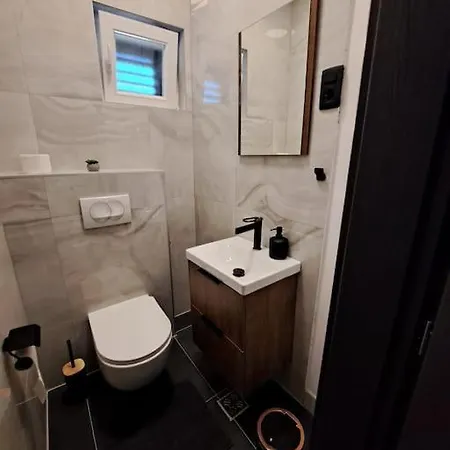 Lejlighed Apartman S Terasom I Vrtom Trogir