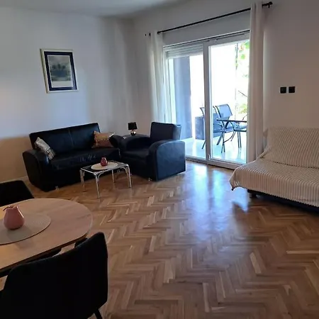 Apartman S Terasom I Vrtom Lejlighed